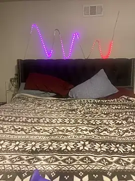 ththotmomma online show from January 6, 9:00 pm