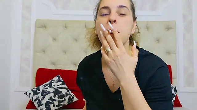 Snapshot of KarinaNoir chatting on February 28, 5:15 am KarinaNoir online show from February 28, 5:15 am