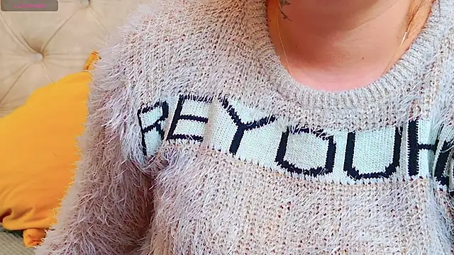 KarinaNoir online show from January 15, 5:01 am