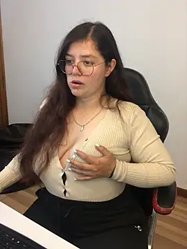 kayortiiz online show from July 18, 12:37 am