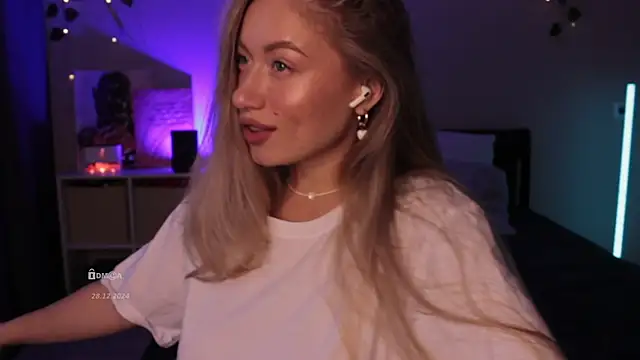 Snapshot of Blondie_Bunny chatting on December 29, 7:28 am Blondie Bunny online show from December 29, 7:28 am