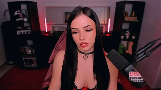 SofiRusselle online show from February 9, 7:40 pm