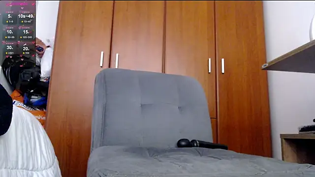 Snapshot of Juls_winter_ chatting on February 5, 7:10 pm Juls winter online show from February 5, 7:10 pm