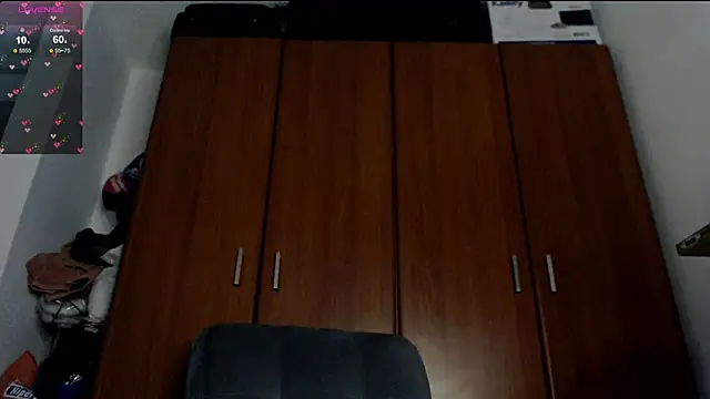 Snapshot of Juls_winter_ chatting on February 13, 10:43 pm Juls winter online show from February 13, 10:43 pm