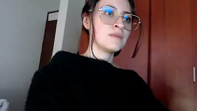 Snapshot of Juls_winter_ chatting on March 13, 10:32 pm Juls winter online show from March 13, 10:32 pm