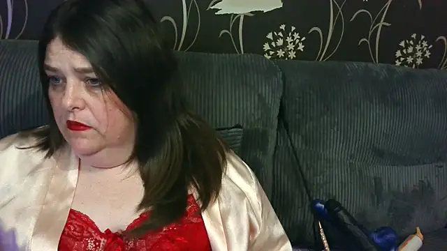 Snapshot of HouseWifeWhore_Milf chatting on April 10, 11:31 pm HouseWifeWhore Milf online show from April 10, 11:31 pm