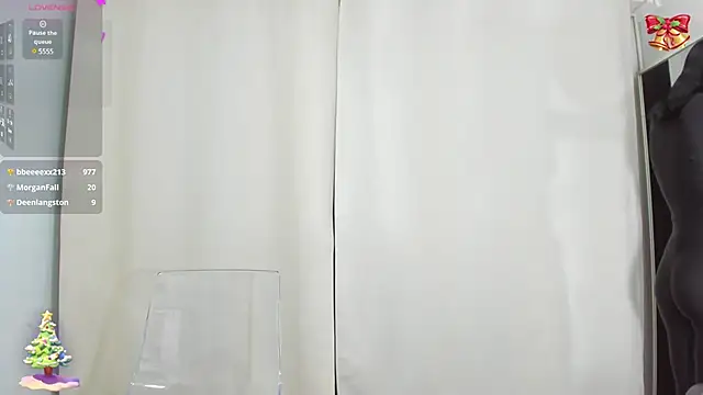 Snapshot of Sarabecker chatting on December 23, 3:23 pm Sarabecker online show from December 23, 3:23 pm