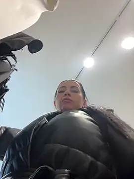 CrazzyChicks online show from March 22, 5:11 am