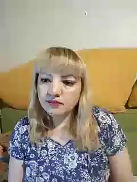 stefanyharper16 online show from September 15, 2:39 pm