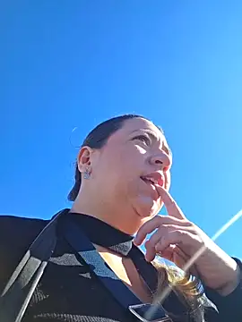 Snapshot of isabella_rossse chatting on April 6, 3:02 pm isabella rossse online show from April 6, 3:02 pm