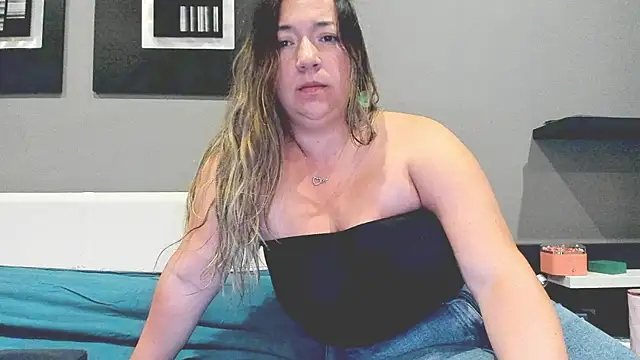 Snapshot of isabella_rossse chatting on April 12, 6:46 pm isabella rossse online show from April 12, 6:46 pm