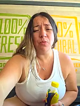 Snapshot of isabella_rossse chatting on May 29, 12:58 pm isabella rossse online show from May 29, 12:58 pm