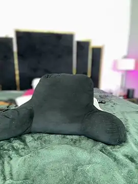 Snapshot of KarissaChantelle chatting on December 9, 8:54 pm KarissaChantelle online show from December 9, 8:54 pm