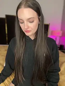 Snapshot of KarissaChantelle chatting on December 23, 6:00 am KarissaChantelle online show from December 23, 6:00 am