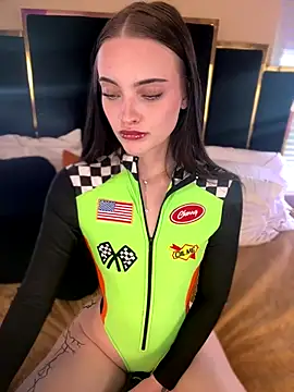 Snapshot of KarissaChantelle chatting on October 31, 6:09 pm KarissaChantelle online show from October 31, 6:09 pm