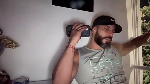 Snapshot of romeolovedark chatting on October 3, 2:08 am romeolovedark online show from October 3, 2:08 am