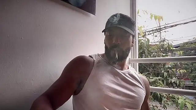 Snapshot of romeolovedark chatting on October 18, 7:58 pm romeolovedark online show from October 18, 7:58 pm