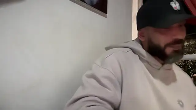 Snapshot of romeolovedark chatting on October 19, 8:04 am romeolovedark online show from October 19, 8:04 am