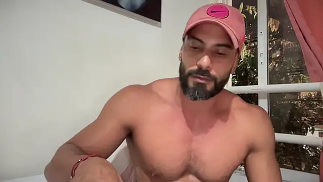 Snapshot of romeolovedark chatting on October 21, 3:40 am romeolovedark online show from October 21, 3:40 am