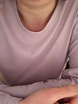 Snapshot of Moi_Lina chatting on February 23, 12:41 am Moi Lina online show from February 23, 12:41 am