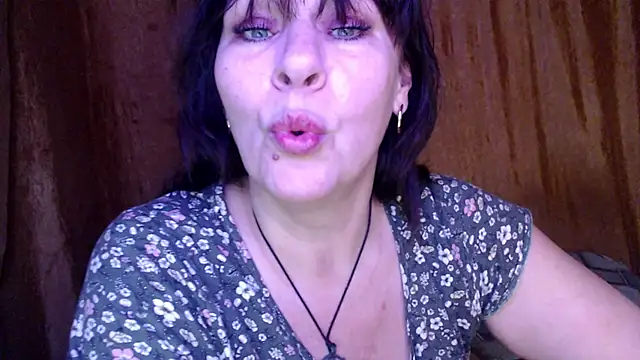 Snapshot of karina_ren_ chatting on February 8, 12:28 pm karina ren online show from February 8, 12:28 pm