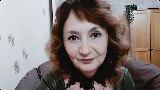 Snapshot of AnnieEltgant chatting on December 14, 6:19 am AnnieEltgant online show from December 14, 6:19 am