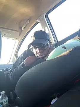 ChocolateBuns101 online show from December 12, 8:21 pm