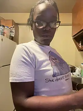 ChocolateBuns101 online show from December 27, 11:21 pm