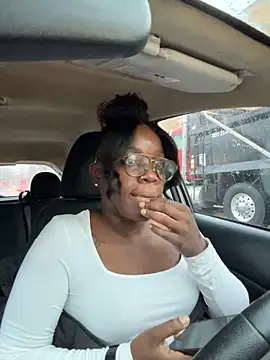 ChocolateBuns101 online show from December 28, 9:19 pm