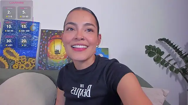 TIFFANYRUSSO online show from June 2, 5:42 am