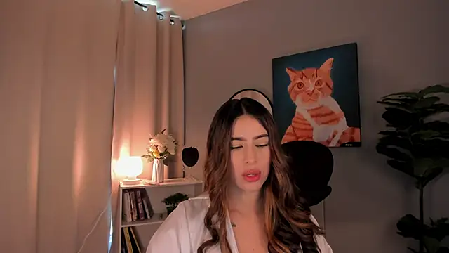 LiaPearce online show from October 28, 12:30 pm