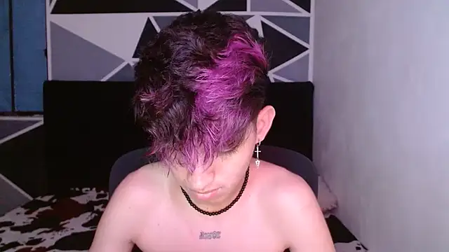 littlextreme online show from December 13, 4:43 am