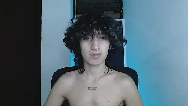 Snapshot of littlextreme chatting on June 23, 2:53 am littlextreme online show from June 23, 2:53 am