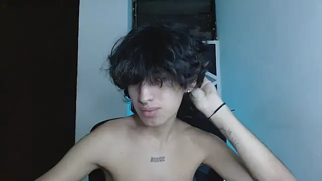 Snapshot of littlextreme chatting on June 24, 1:04 am littlextreme online show from June 24, 1:04 am