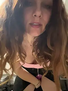 DaisyVibesss online show from May 9, 8:25 pm