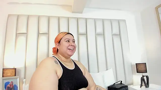 Snapshot of aandreaperez chatting on October 22, 11:43 am aandreaperez online show from October 22, 11:43 am