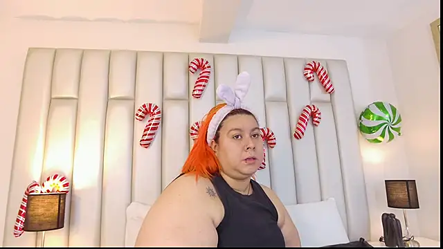 aandreaperez online show from December 17, 11:38 am