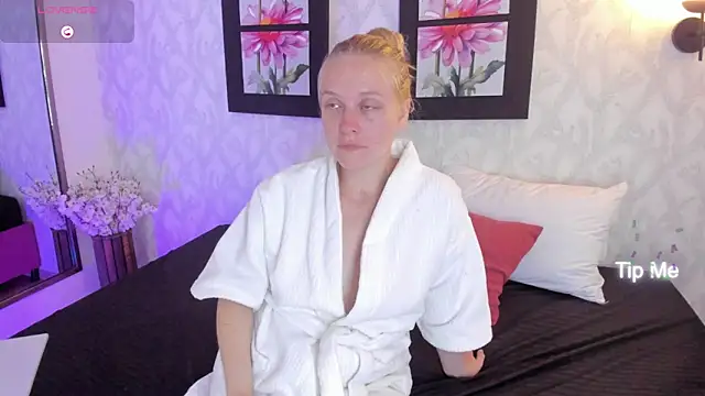 EmilySumer online show from March 20, 5:57 am