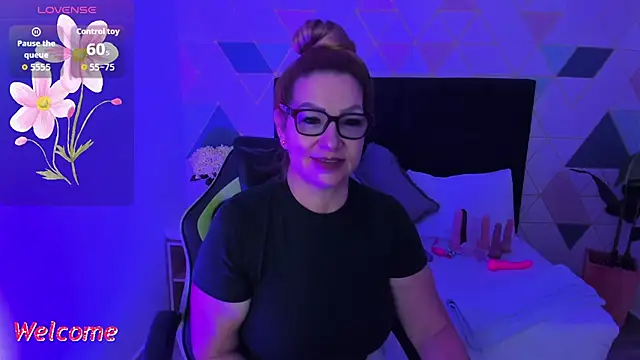 Snapshot of gisela27 chatting on February 12, 12:55 pm gisela27 online show from February 12, 12:55 pm
