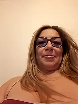 Snapshot of gisela27 chatting on March 7, 3:25 am gisela27 online show from March 7, 3:25 am