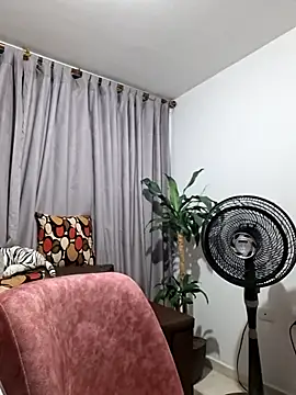 Snapshot of gisela27 chatting on April 23, 3:52 am gisela27 online show from April 23, 3:52 am