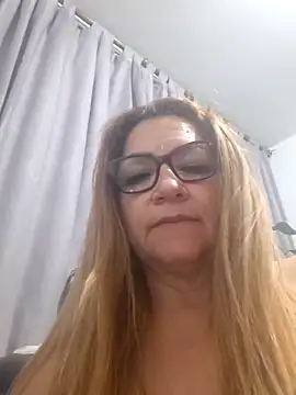 Snapshot of gisela27 chatting on May 13, 3:26 am gisela27 online show from May 13, 3:26 am