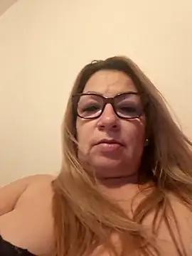 Snapshot of gisela27 chatting on June 8, 5:52 am gisela27 online show from June 8, 5:52 am