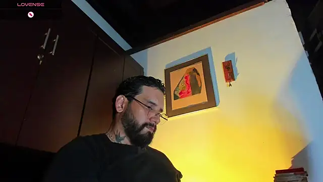 Snapshot of CamiloGray_ chatting on April 10, 4:01 pm CamiloGray online show from April 10, 4:01 pm