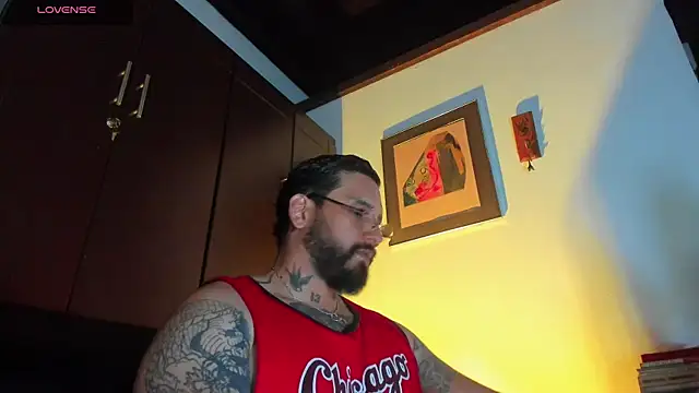 Snapshot of CamiloGray_ chatting on April 13, 2:11 pm CamiloGray online show from April 13, 2:11 pm