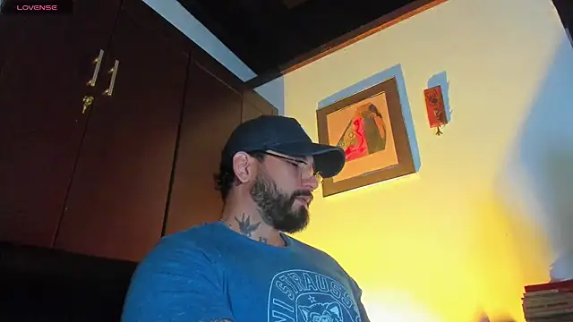 Snapshot of CamiloGray_ chatting on April 23, 1:46 pm CamiloGray online show from April 23, 1:46 pm