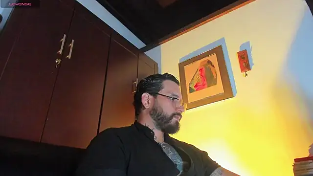 Snapshot of CamiloGray_ chatting on April 24, 2:30 pm CamiloGray online show from April 24, 2:30 pm