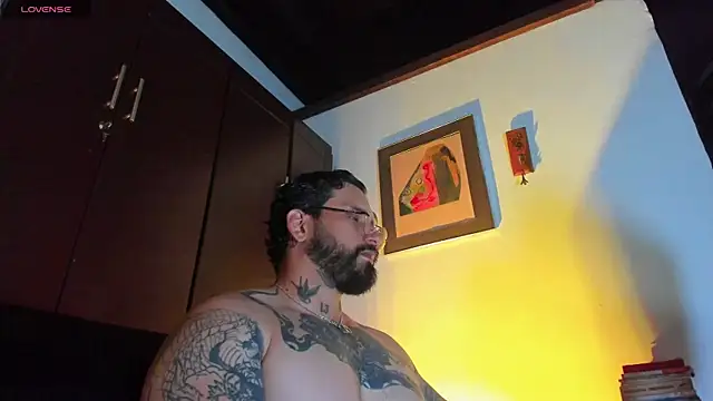 Snapshot of CamiloGray_ chatting on April 28, 2:00 pm CamiloGray online show from April 28, 2:00 pm