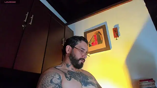 Snapshot of CamiloGray_ chatting on April 29, 2:10 pm CamiloGray online show from April 29, 2:10 pm