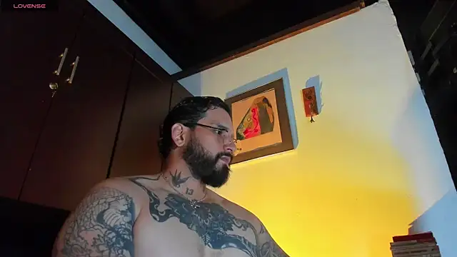 Snapshot of CamiloGray_ chatting on May 6, 2:22 pm CamiloGray online show from May 6, 2:22 pm